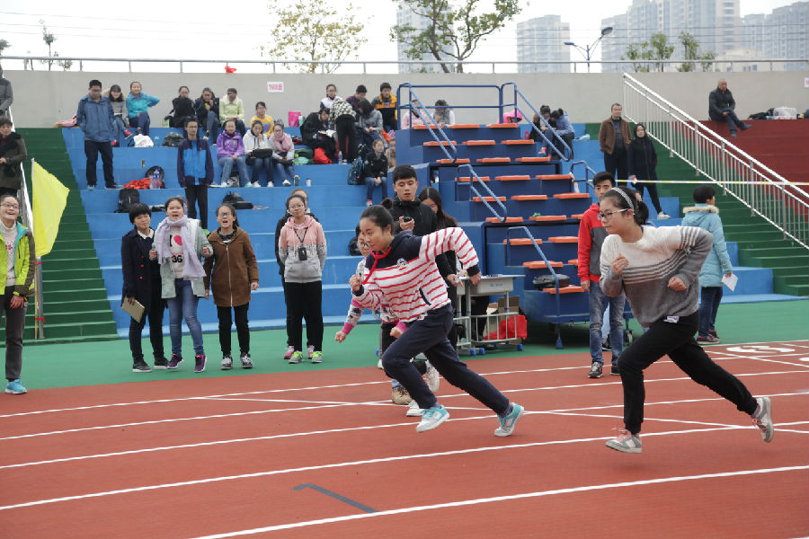 jbo竞博橡胶跑路助力怀化一中西湖校区第55届田径活动会